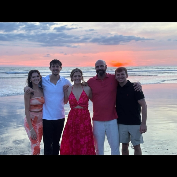 Meet your Posher, Amanda - Picture 2 of 2